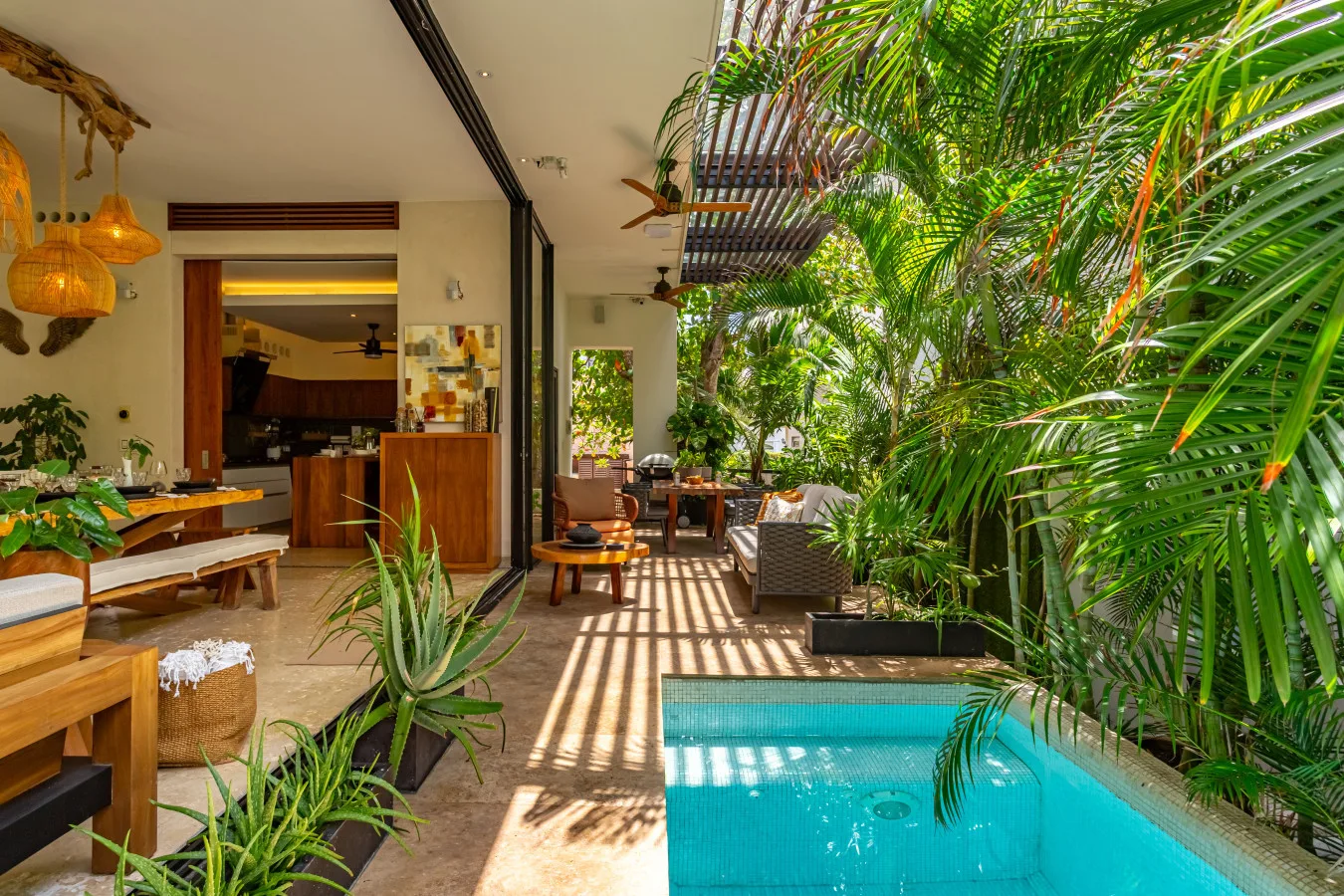 Casa de las Estrellas' dining and lounge area opening to the pool
